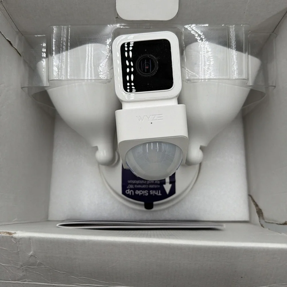 Wyze Cam Floodlight v3 1080p HD IP65 WiFi Smart Cam 2600 Lumen Motion-Activated
